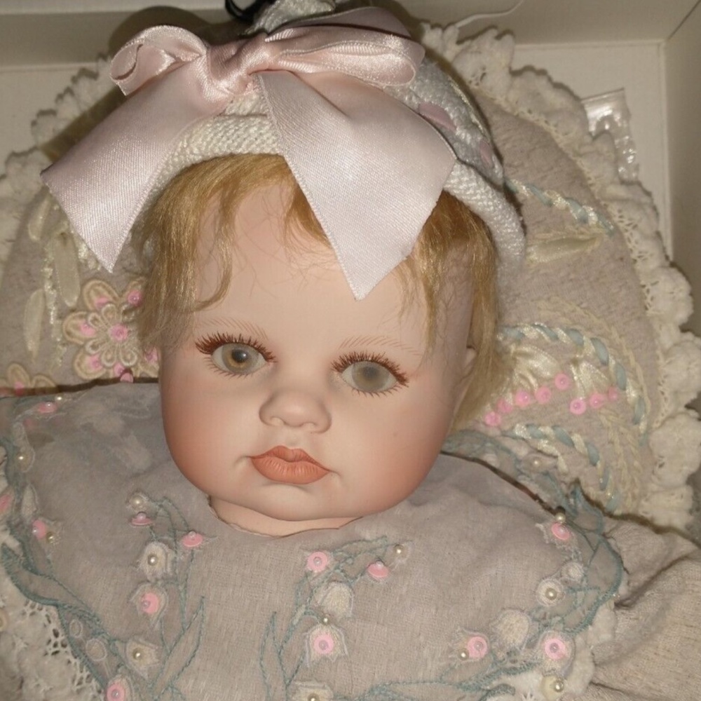 Baby Sacha by Christine E.T. Cecile for Mundia Collection Couture 2001 SE Mint